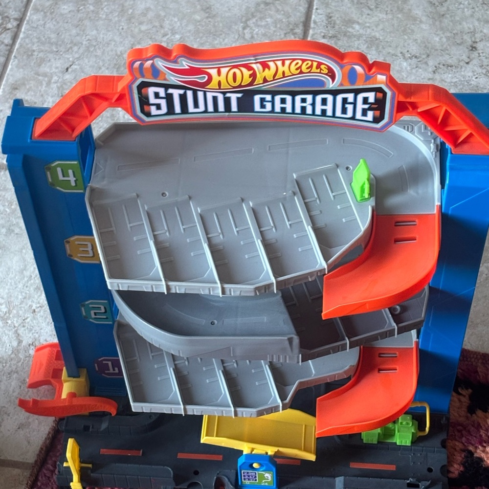 Hot Wheels Stunt Garage Playset - Gray, Orange, Blue